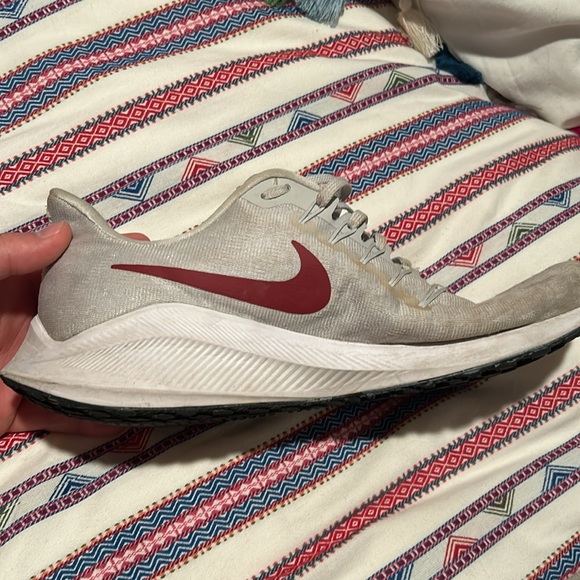 White/red Zoom Vomero Size 11.5 - Picture 3 of 5